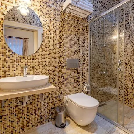 Hotel Avlu Cunda *