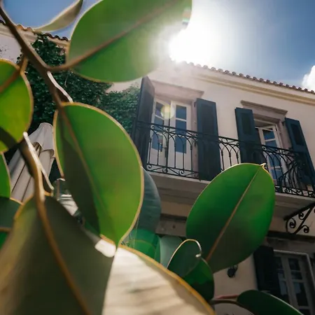Avlu Cunda Hotel *