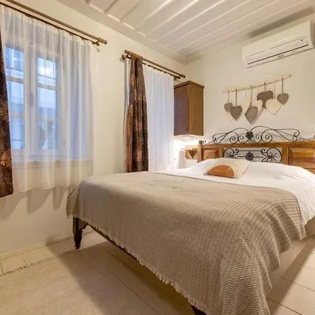 מלון Avlu Cunda *