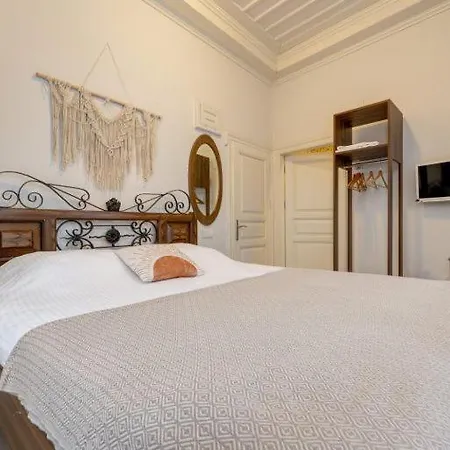 Avlu Cunda * Ayvalı