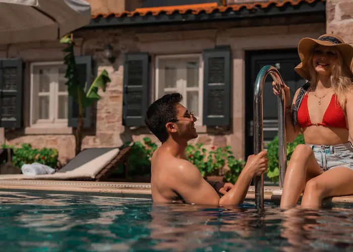 Avlu Cunda * Ayvalı